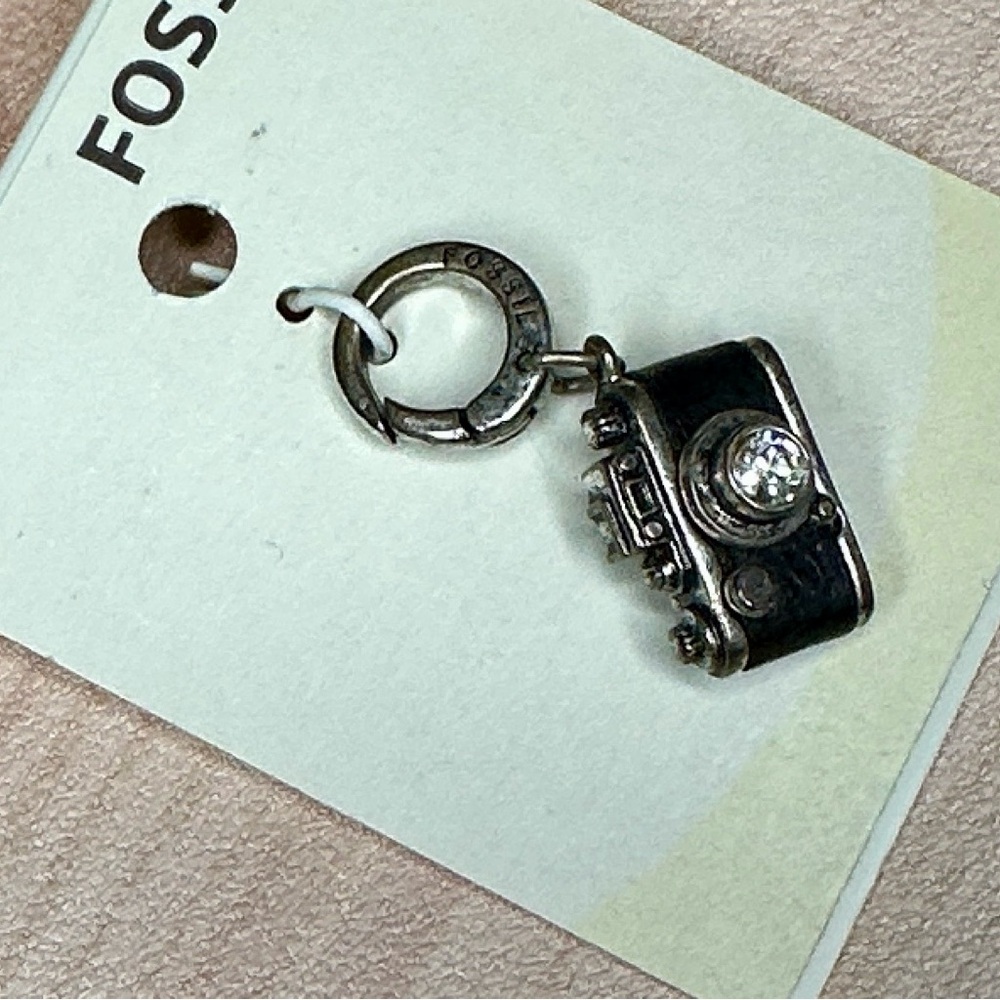 Fossil Brand Vintage Camera Charm - Picture 3 of 6